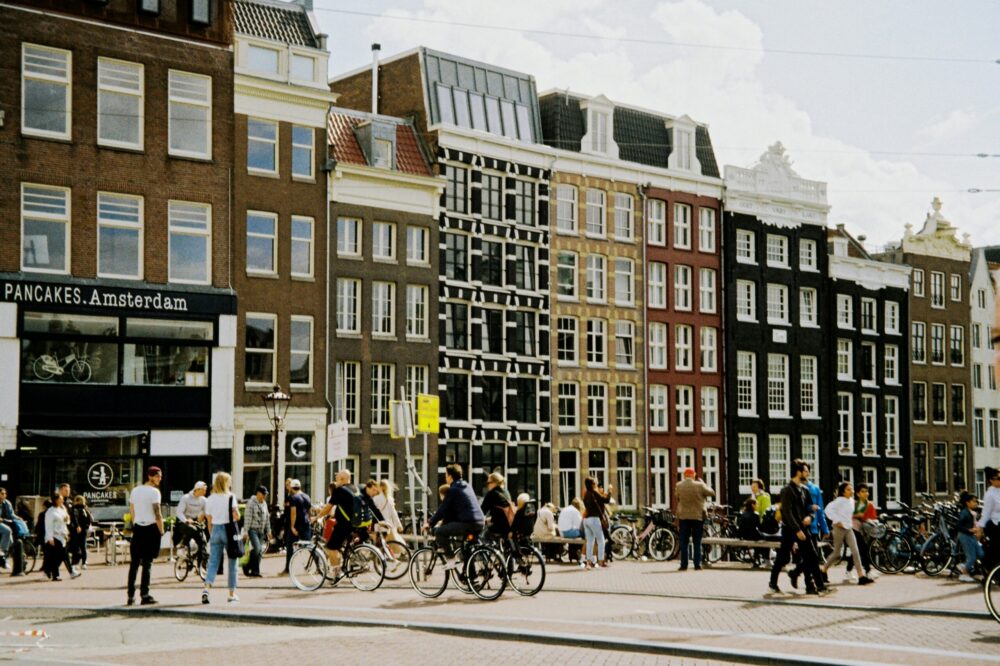 How to find 5 star hotels in Amsterdam with a balcony?