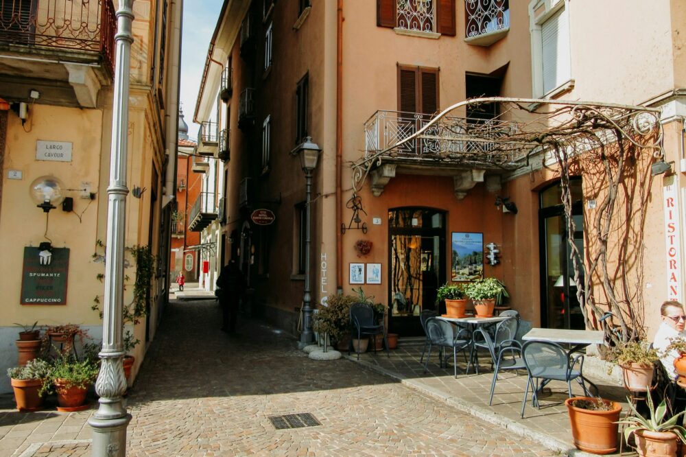 How to find a budget hotel in Florence with a hair dryer?