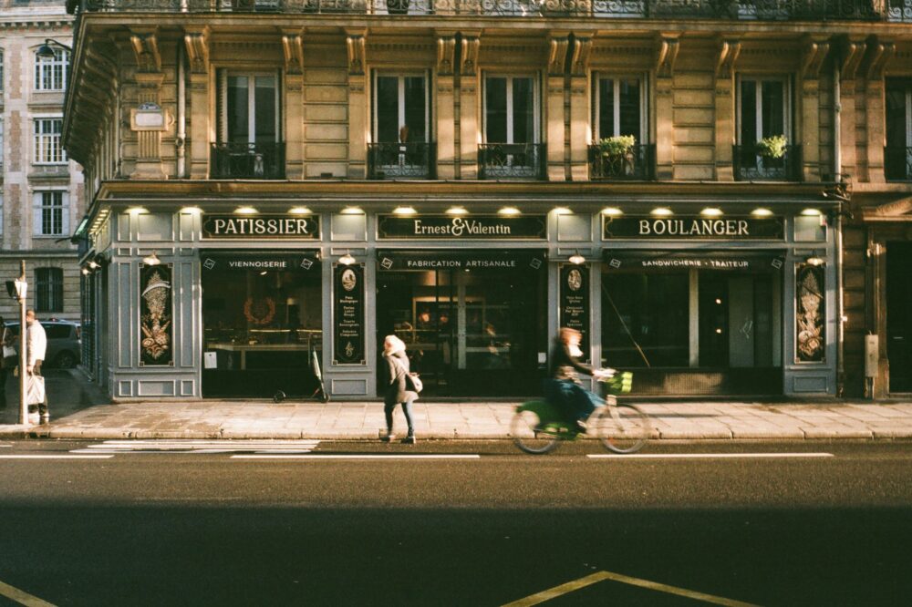 How to find a cheap hotel in Paris with a good breakfast?