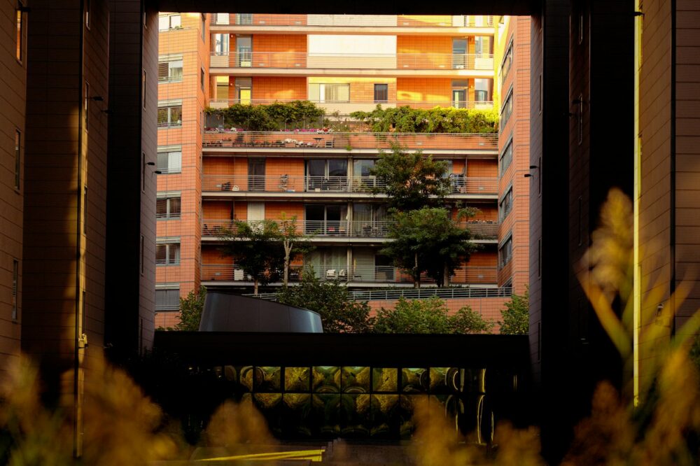 How to find a cheap hotel in Toulouse with a free airport shuttle?