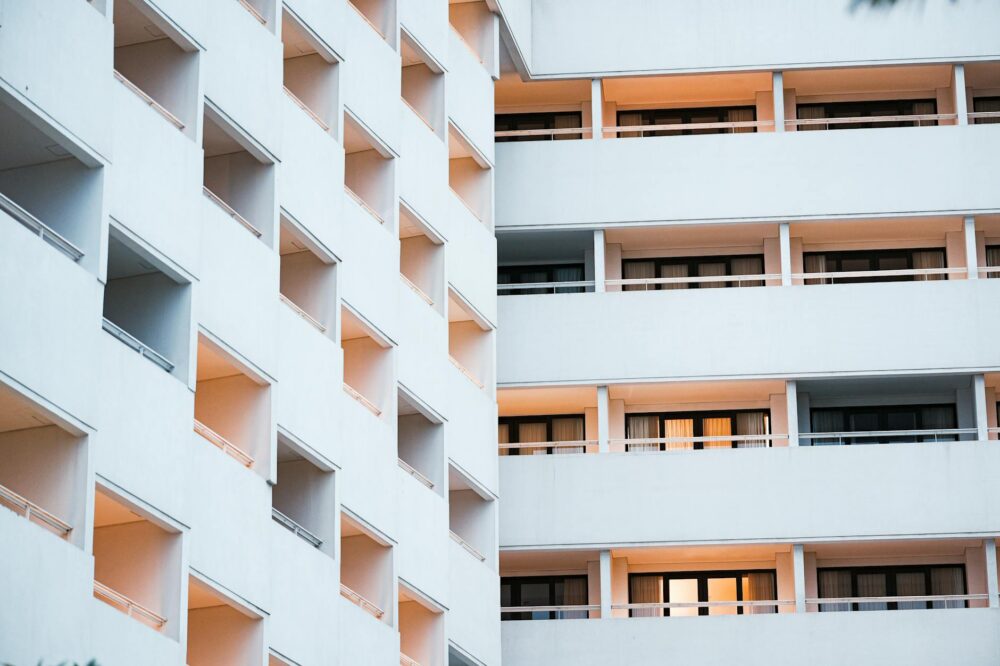 How to find a cheap hotel in Toulouse with a late checkout?