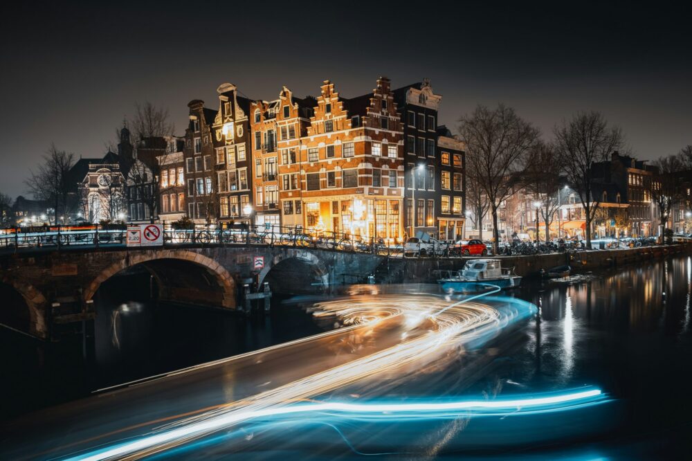 How to find budget hotels in Amsterdam near the Amsterdam Schiphol Airport?