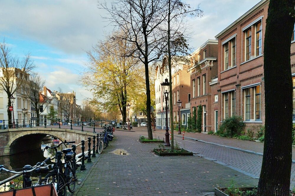 How to find budget hotels in Amsterdam with parking?