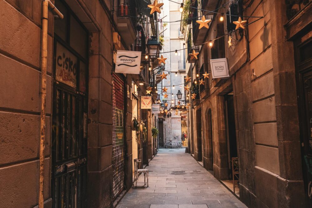 How to find budget hotels in Barcelona with a fitness center?