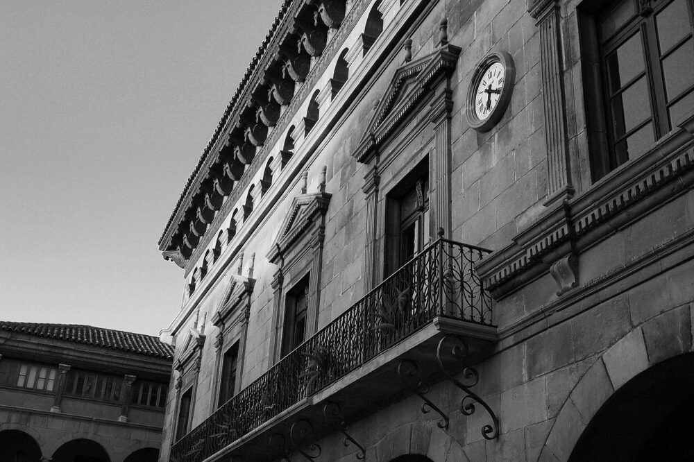 How to find budget hotels in Barcelona with a microwave?