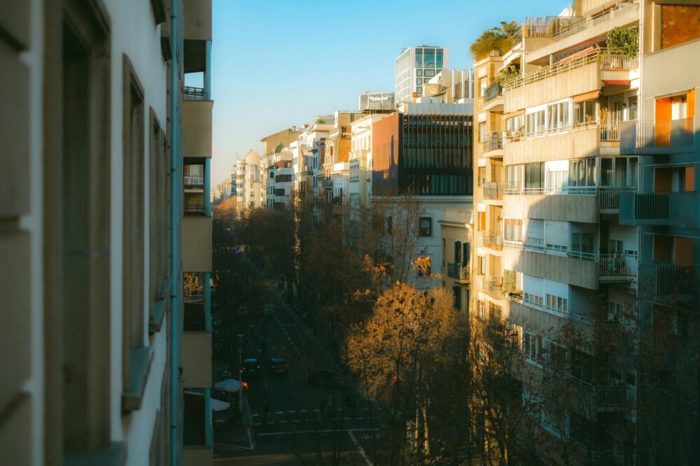 How to find budget hotels in Barcelona with a TV in room?