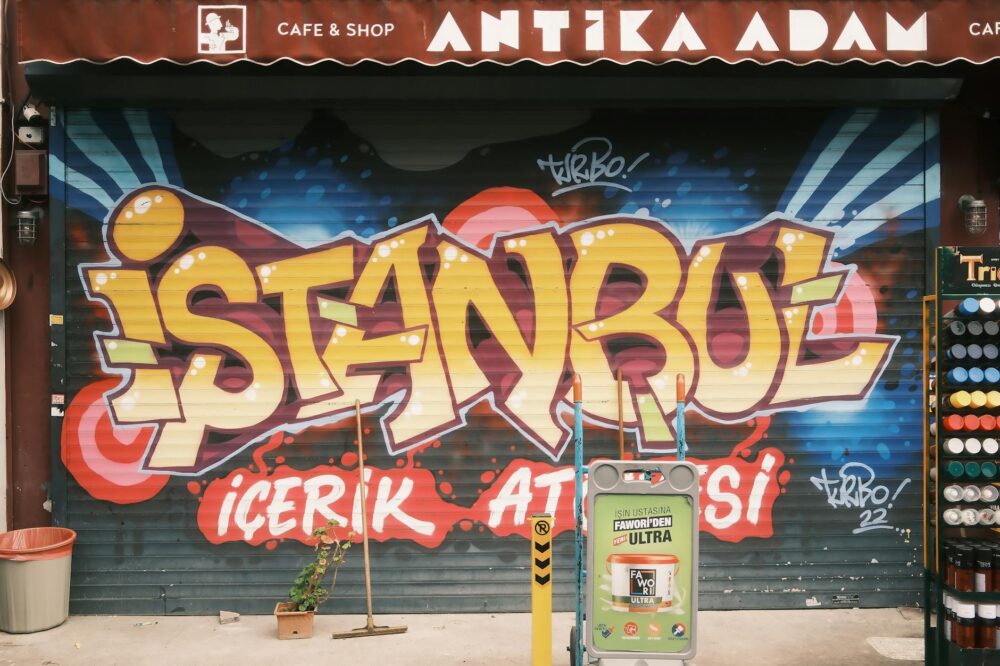 How to find budget hotels in Istanbul with free Wi-Fi?