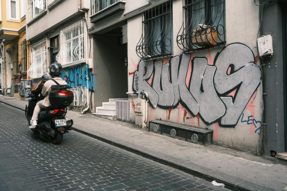 How to find budget hotels in Istanbul with kitchenette?