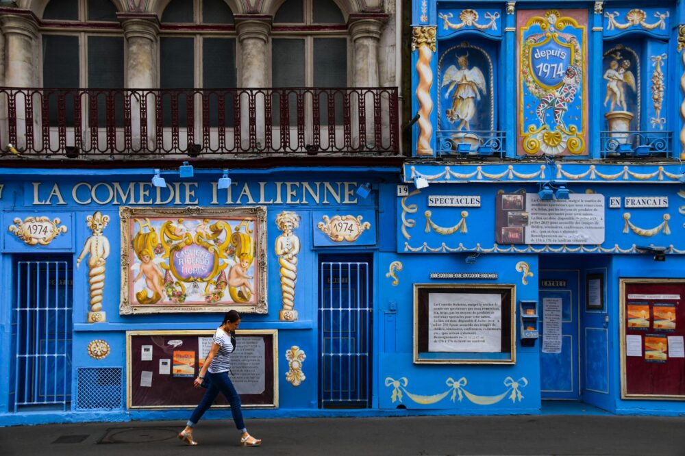 How to find budget hotels in Paris with a desk?