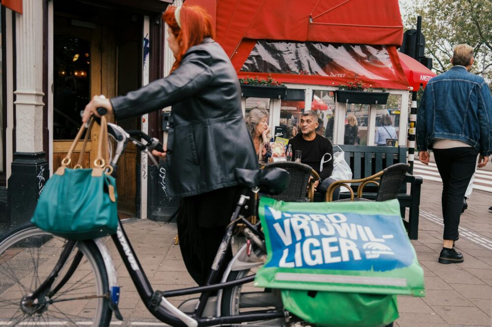 How to find cheap hotels in Amsterdam in the Centrum district?