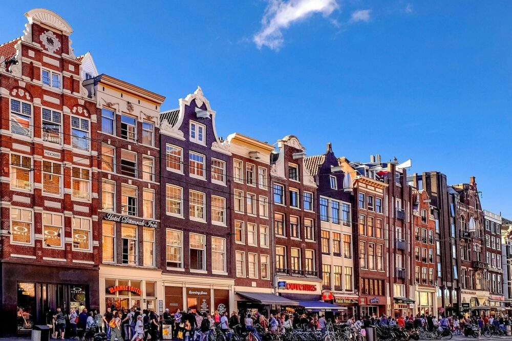 How to find cheap hotels in Amsterdam in the Oosterpark area?