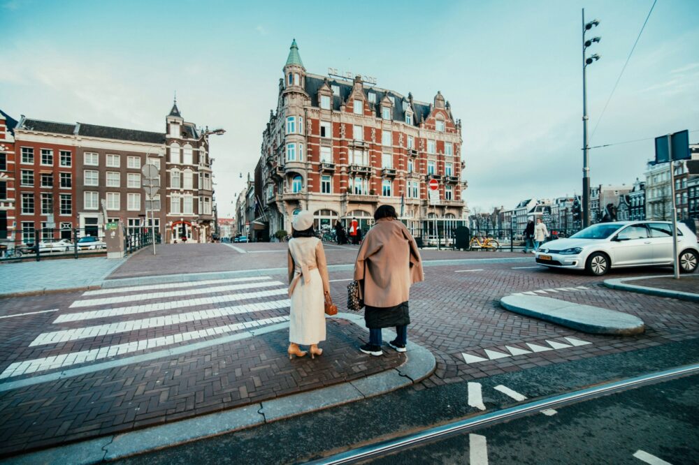How to find cheap hotels in Amsterdam near the Amsterdam Dungeon?