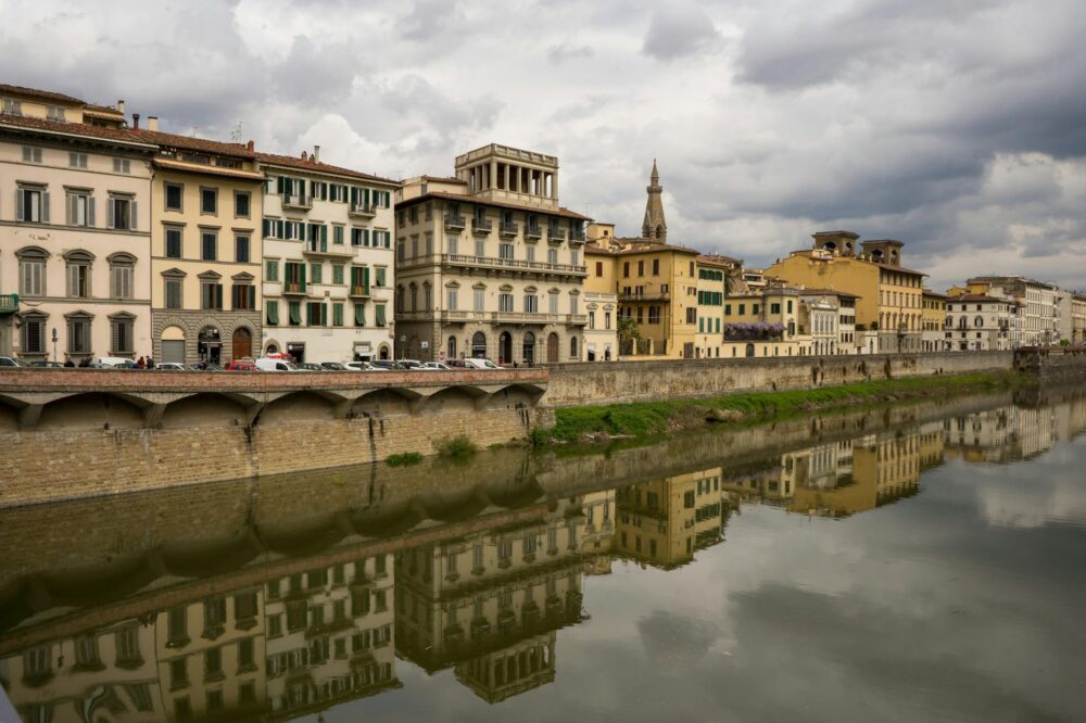 How to find cheap hotels in Florence with free breakfast?