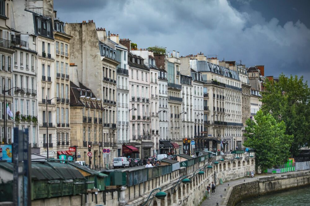 How to find free fashion shows in Paris on a budget