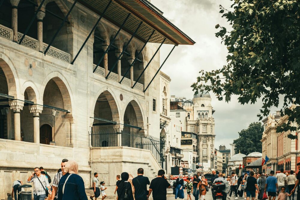 How to find hotels in Istanbul with 24-hour reception for solo arrivals?
