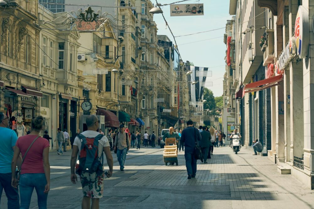 How to find hotels in Istanbul with solo-friendly bathroom layouts?