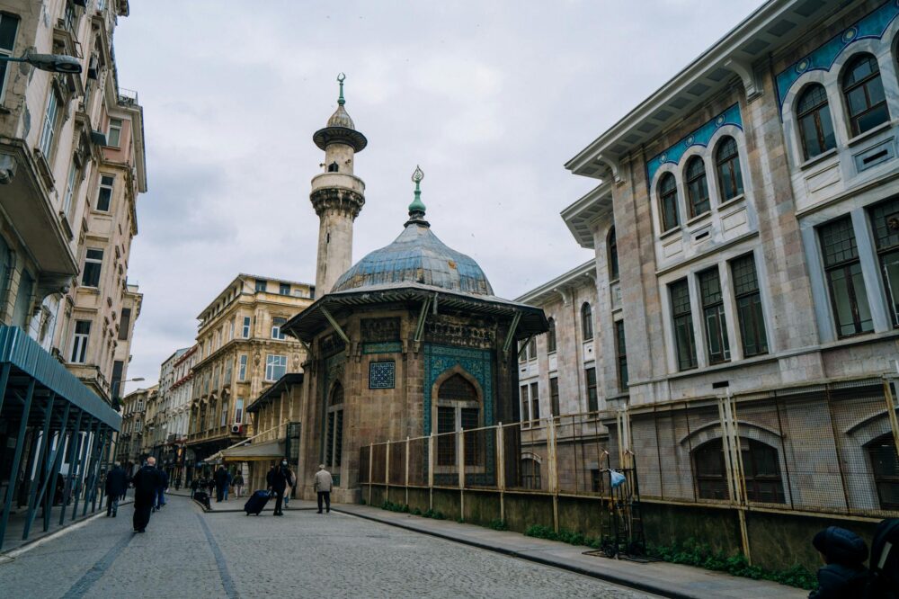 How to find hotels in Istanbul with solo-friendly cancellation policies?