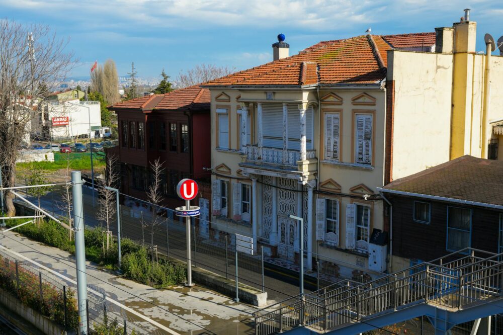 How to find hotels in Istanbul with solo-friendly room temperature control?