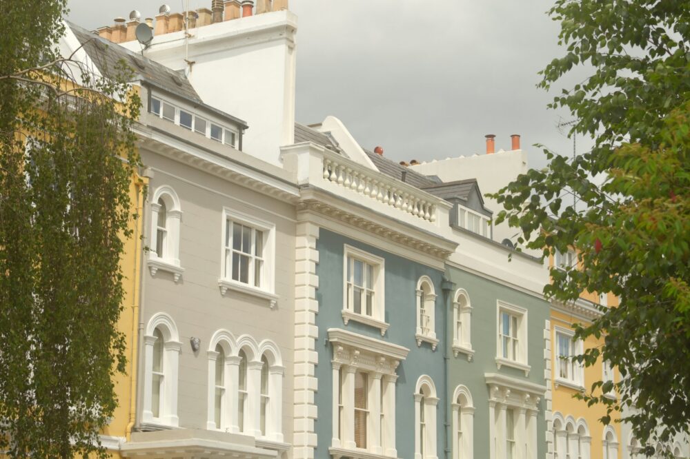 How to find hotels in London with solo-friendly cancellation policies?