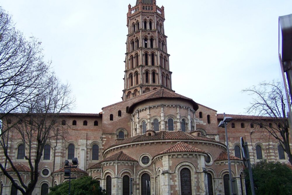How to get a discount on hotels in Toulouse?
