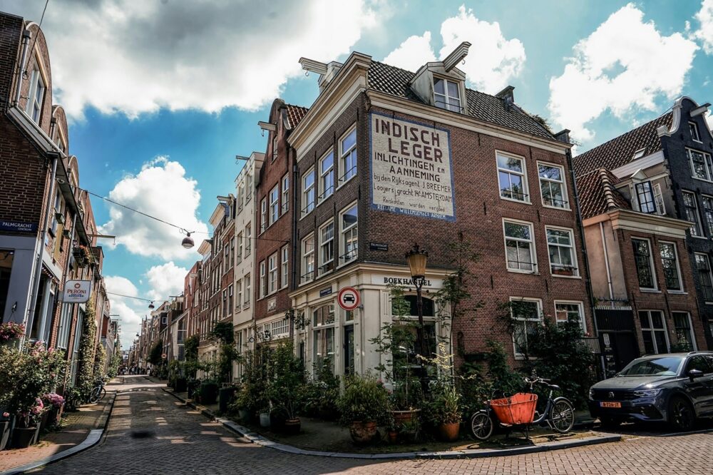 How to get a room upgrade at 5 star hotels in Amsterdam?