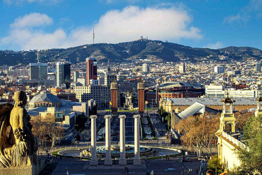 How to get a student travel card in Barcelona?