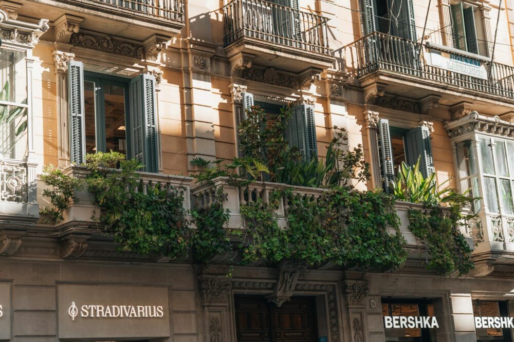 How to get from Barcelona to Sitges in spring?
