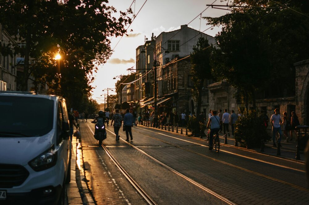 How to get from Istanbul Airport to hotels near Hagia Sophia?