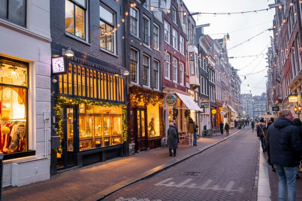 How to get the best deal on a 5 star hotel in Amsterdam?