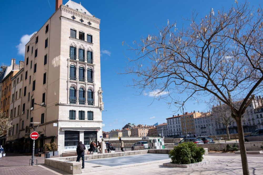 How to join a student club at Université Lyon 1?