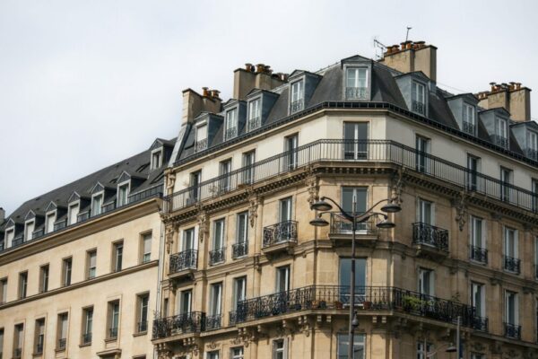 How to network with professionals in Paris?