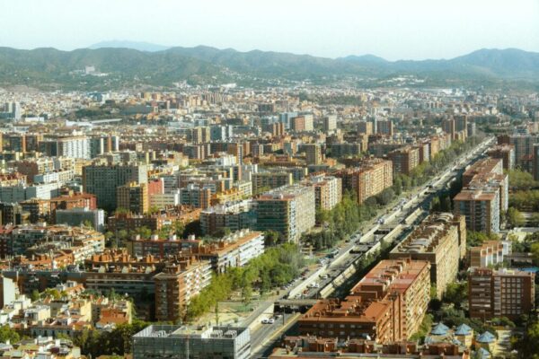 How to plan a 3-day itinerary for Barcelona in spring?
