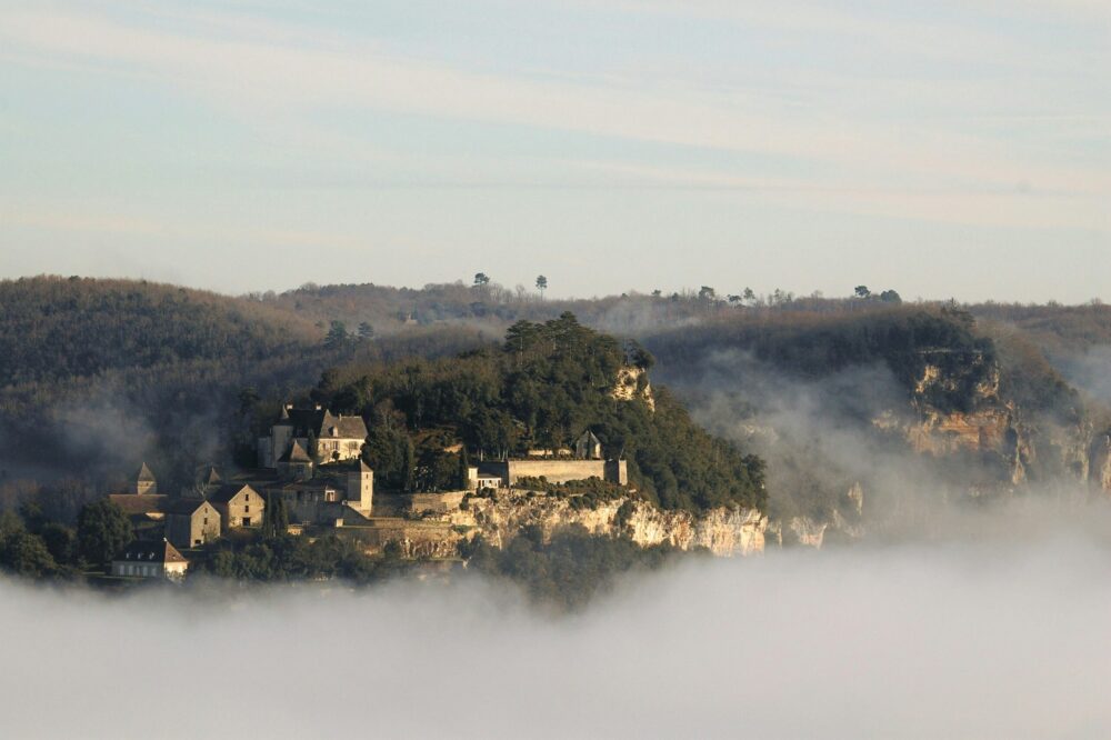 How to plan a trip to the Dordogne region in 2026?