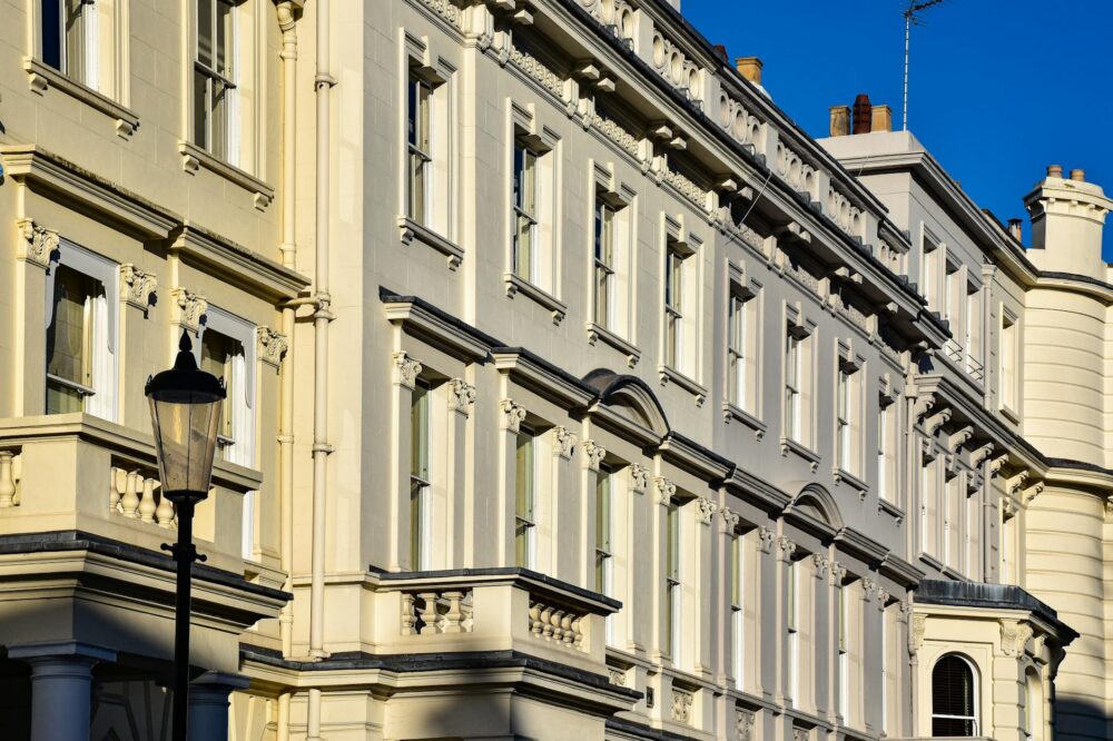 How to save money on solo hotel stays in London?