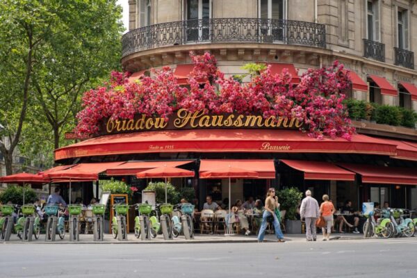 How to see free catwalk shows in Paris during fashion week