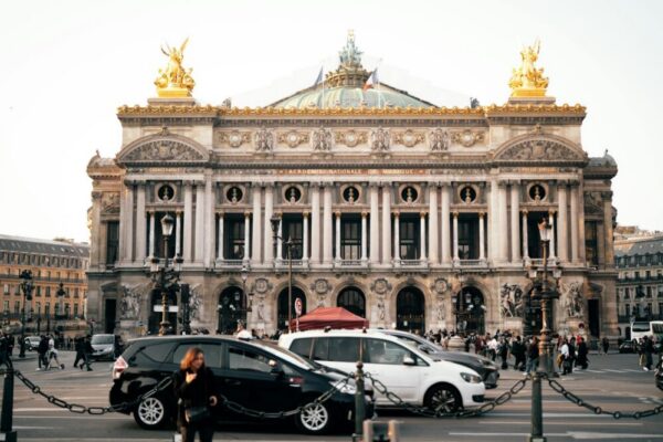 How to see free catwalk shows in Paris without connections 2026