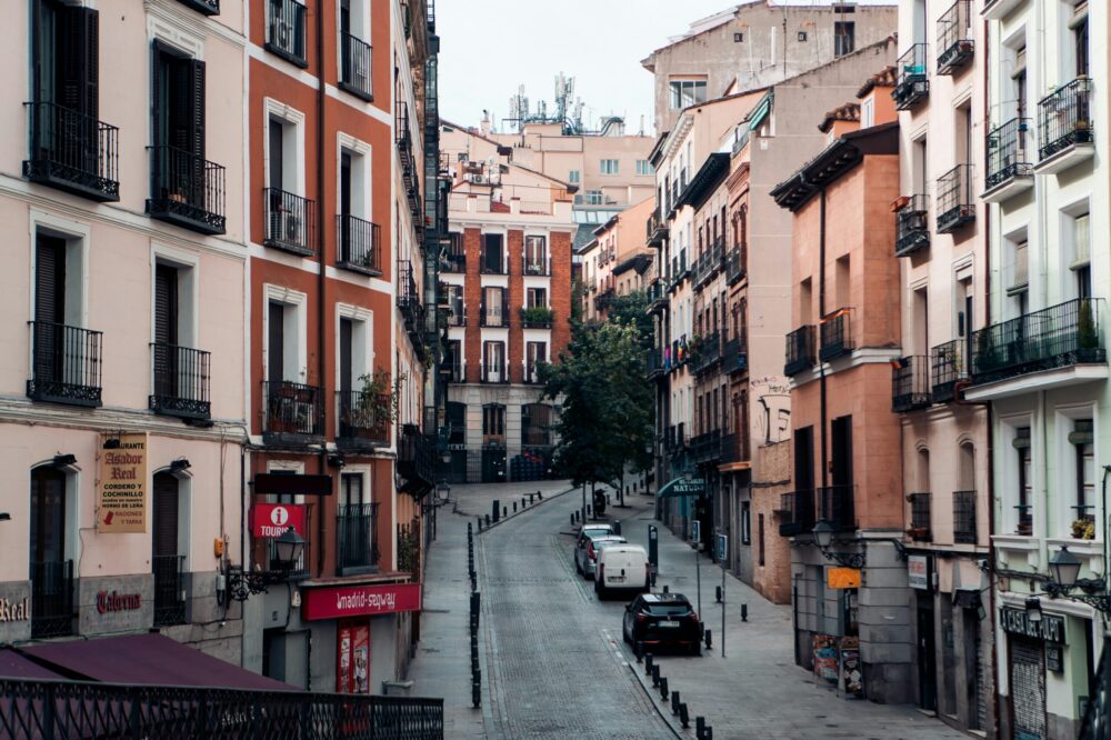 How to stay connected in Madrid without roaming?