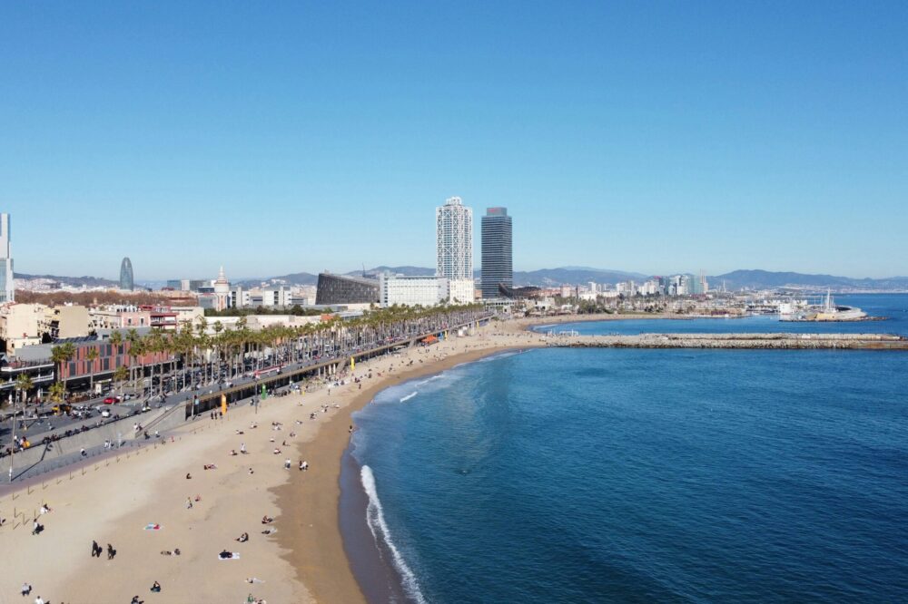 How to stay hydrated in Barcelona in spring?