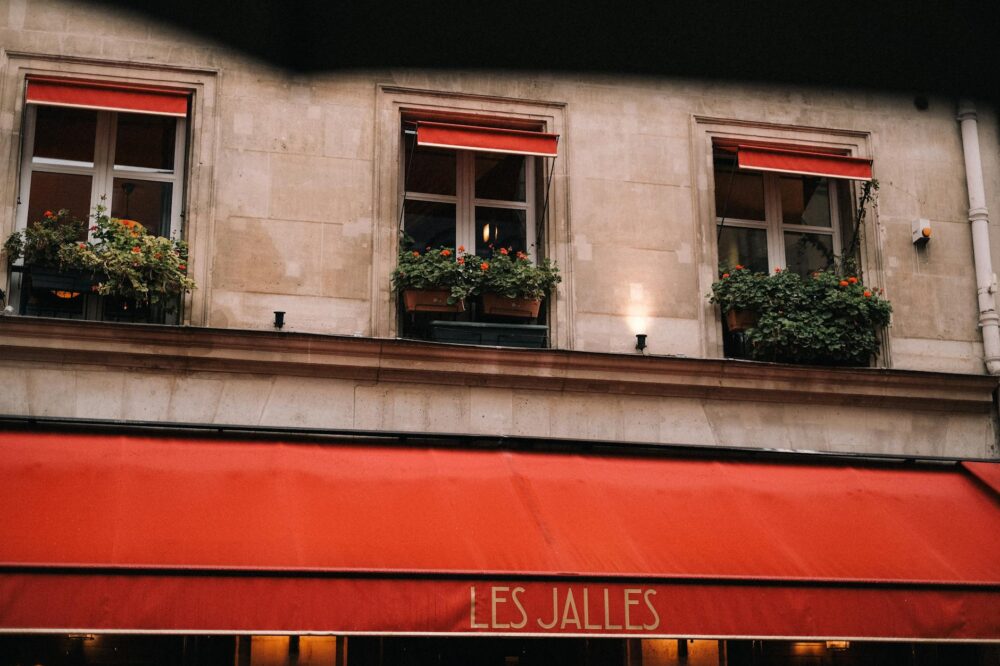 How to stay in Paris on a tight budget?