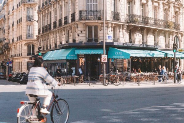 How to watch free fashion shows in Paris from the street