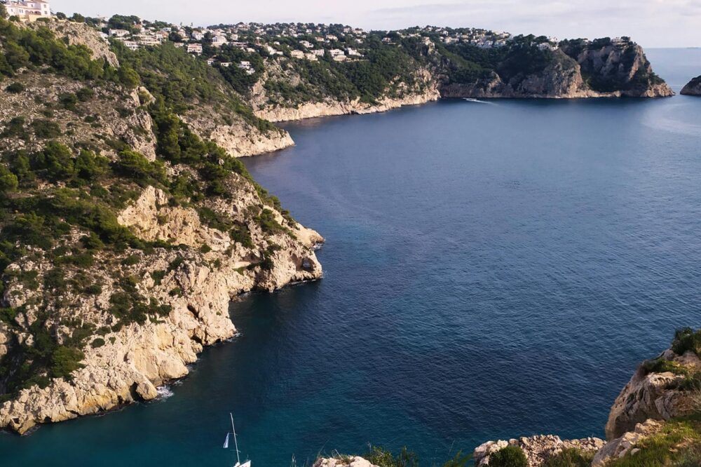 Is it possible to visit the Costa Brava from Barcelona in spring?
