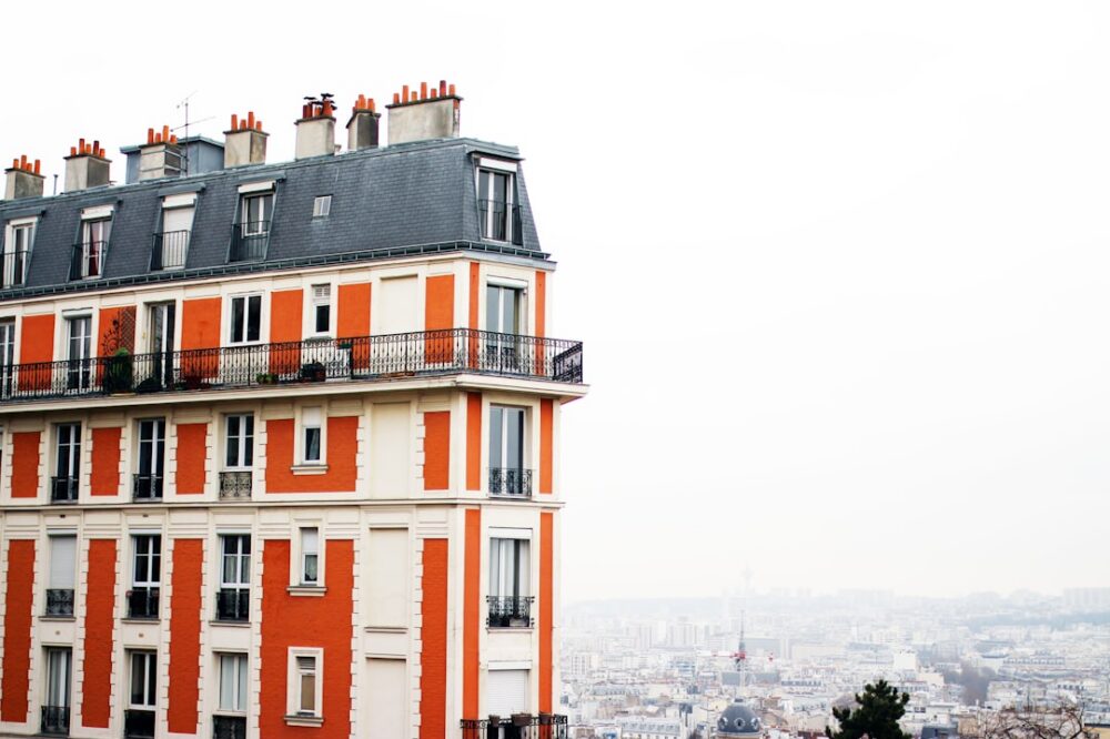 Is spring a good time to visit Montmartre?