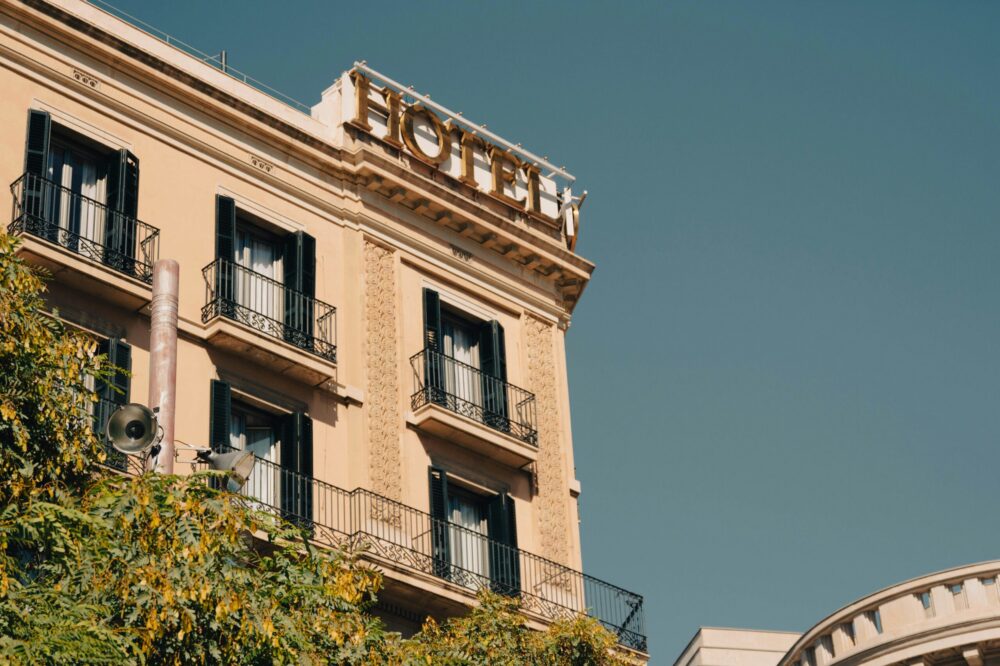 Solo travel hotels in Barcelona with a vegan restaurant
