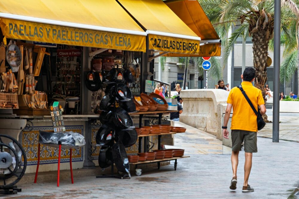 Solo travel hotels in Barcelona with luggage storage