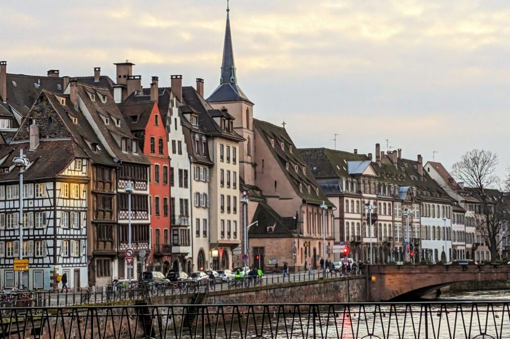 Solo travel hotels in Strasbourg with blackout curtains
