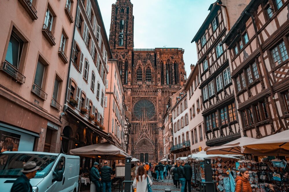 Solo travel hotels in Strasbourg with vegan options