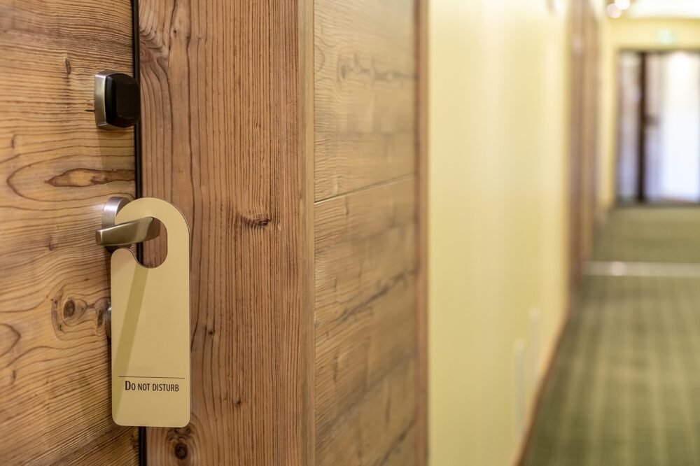 What amenities do 5 star hotels in Toulouse typically offer?