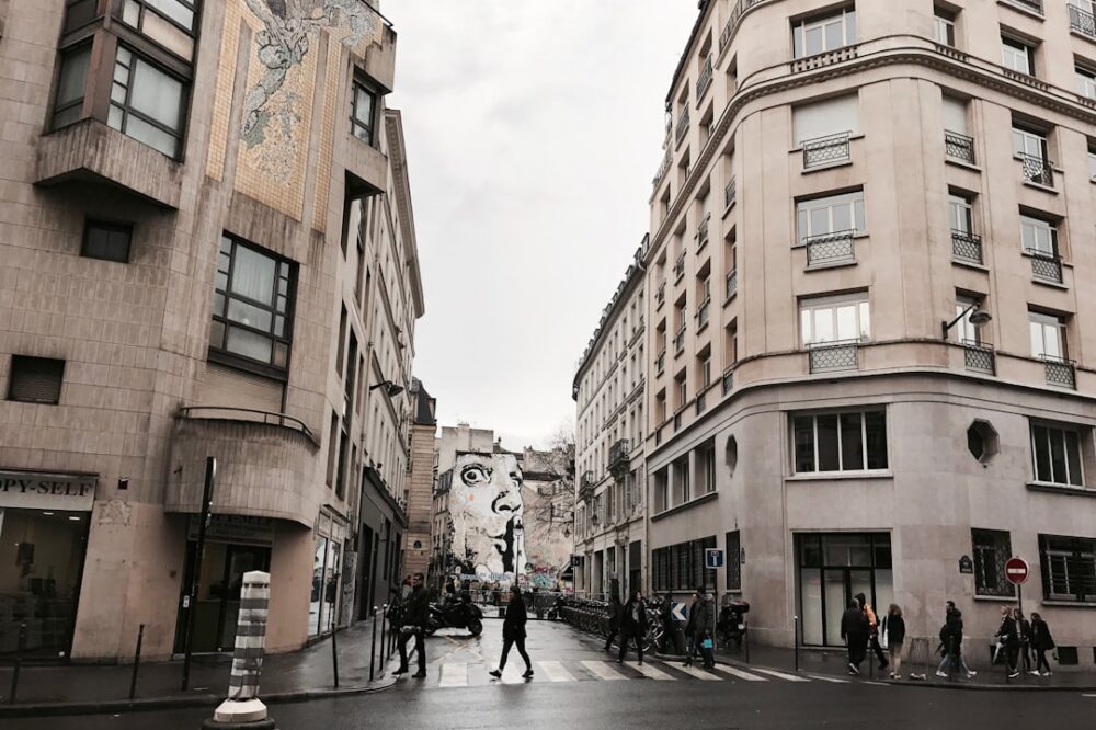 What are the admission requirements for Paris universities?