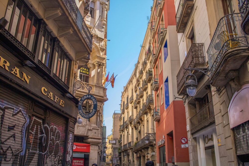 What are the admission tests for University of Barcelona?