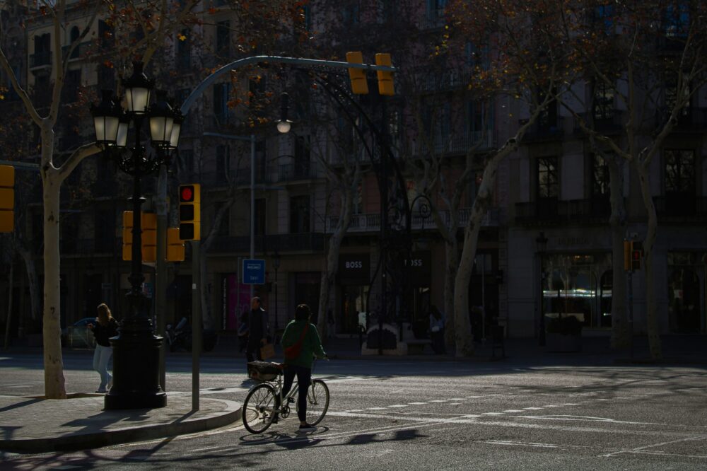 What are the average temperatures in Barcelona in April?